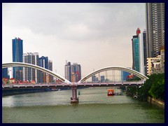 Haizhu district (right), Jiefang Bridge and Tianhe district (left) seen from Haizhu Bridge, a bridge across the Pearl River.